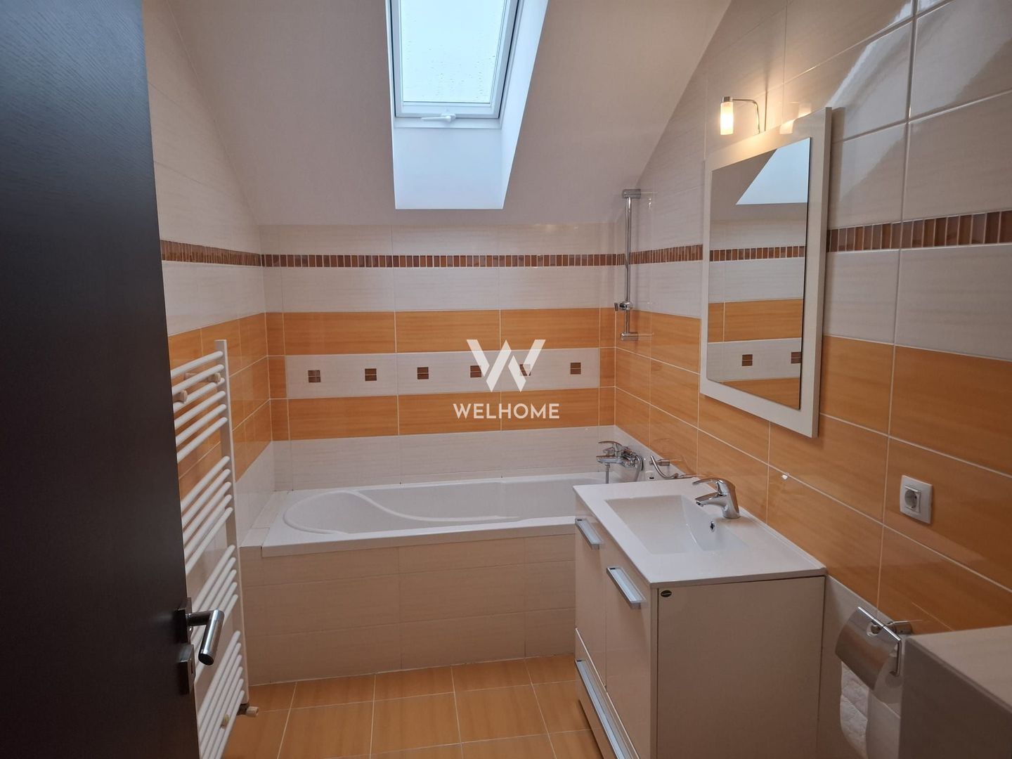 Casa individuala cu pivnita in Sura Mica, zona Salii de sport - Sibiu - Poză 16