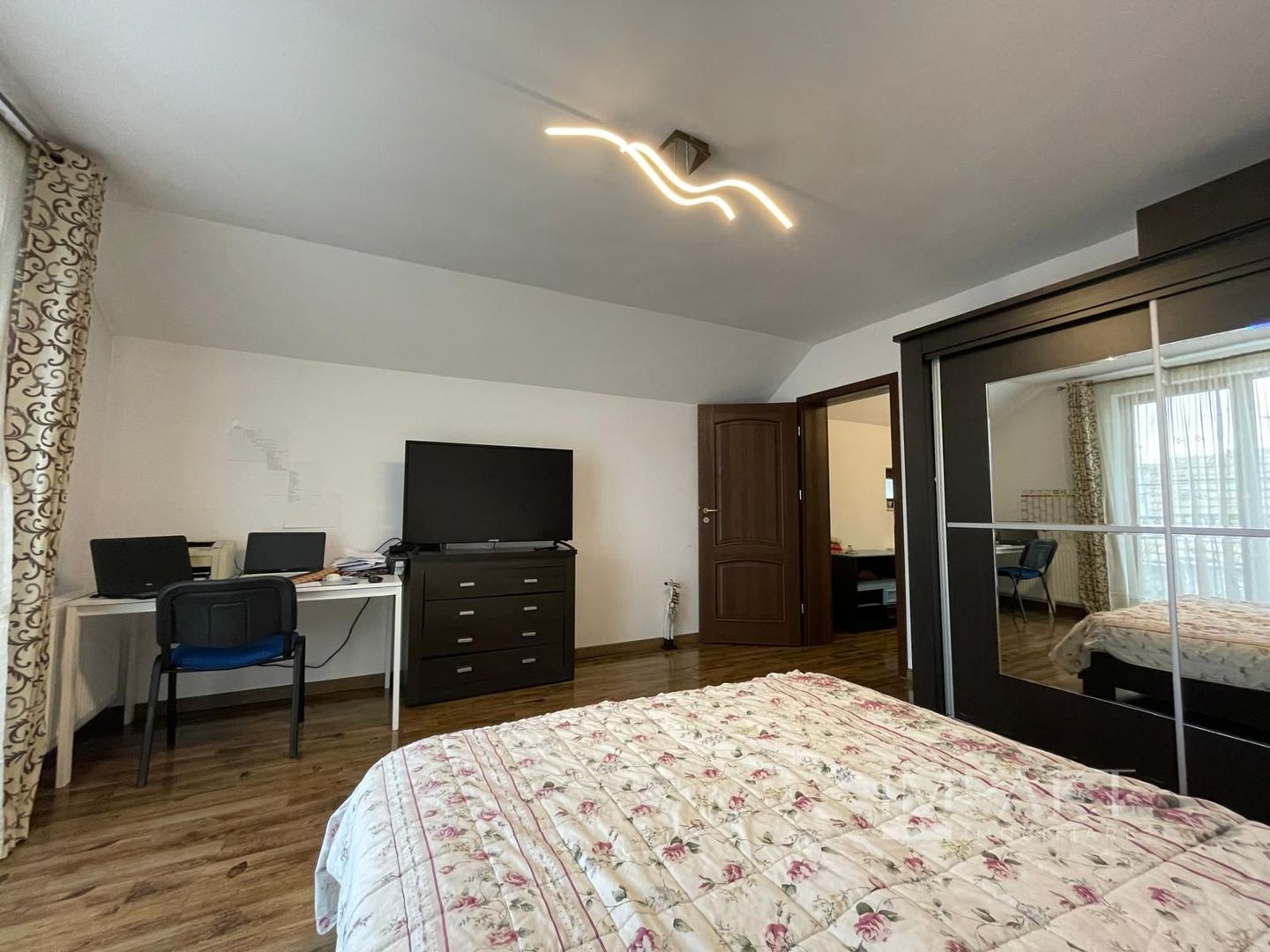 Casa  cu 4 Camere si Garaj in Cartierul Someseni, Cluj-Napoca - Poză 11