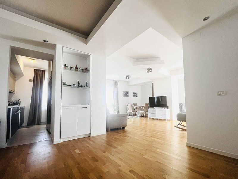 Penthouse cu 4 camere, terasa 132 mp, zona Torontalului - Poză 4