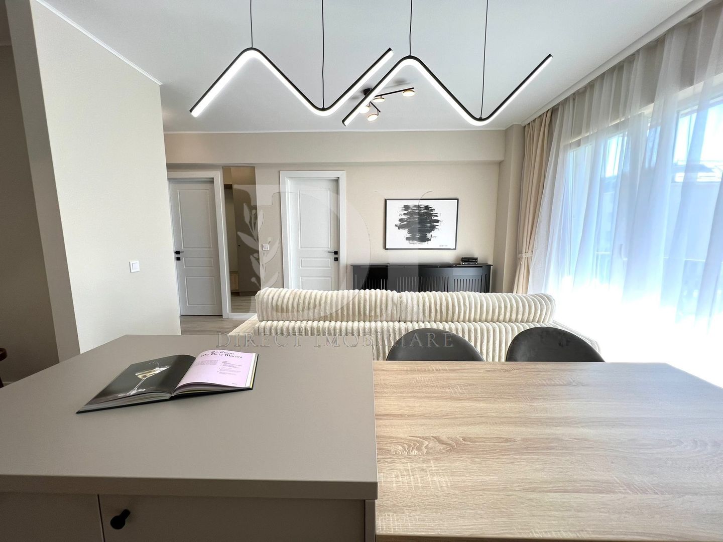 Apartament ultramodern / etaj intermediar / Zona Eroilor - Poză 4