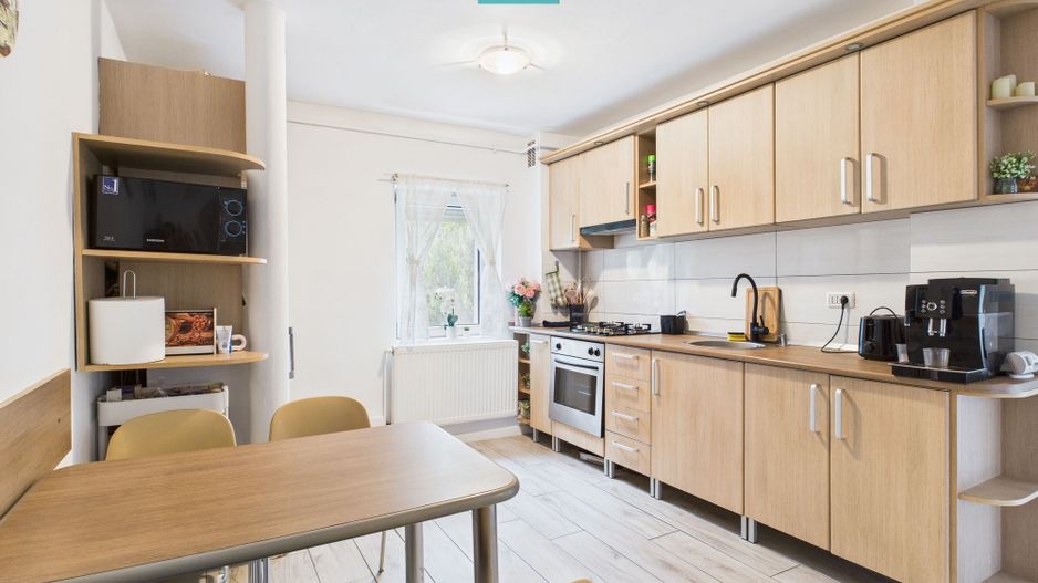 Apartament patru camere zona Confectii Arad - Poză 1