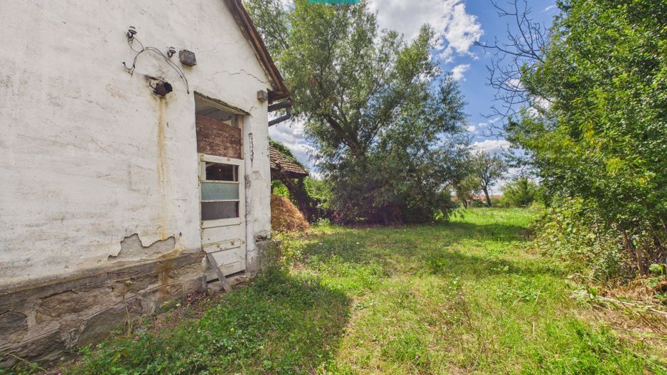 Casă cu teren de 2341 mp, în Bonțești, Arad - Poză 4