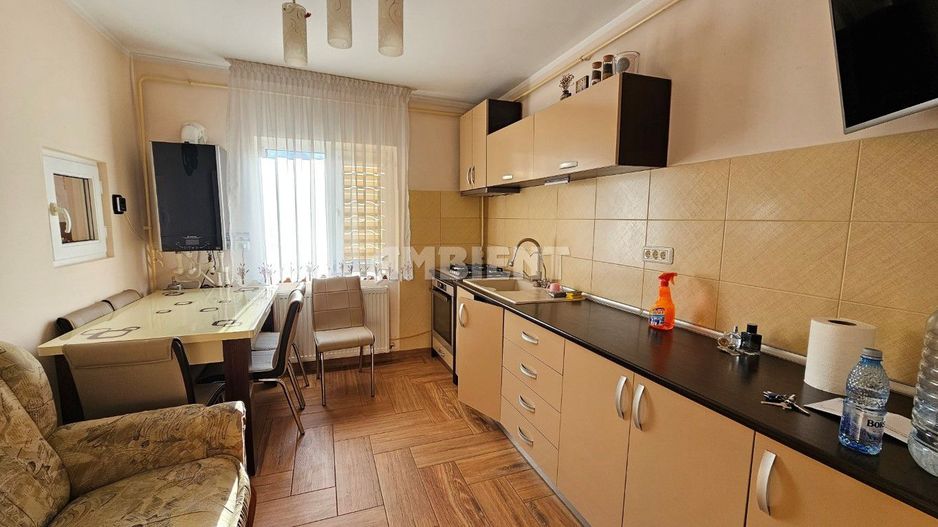 Apartament 3 camere, mobilat si utilat, zona CENTRU; - Poză 1