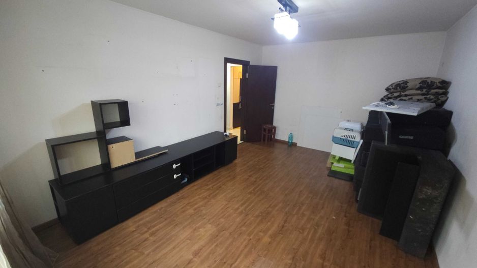 Vanzare apartament 3 camere Titan- Aleea Giurgeni, boxa, posibilitate centrala - Poză 1