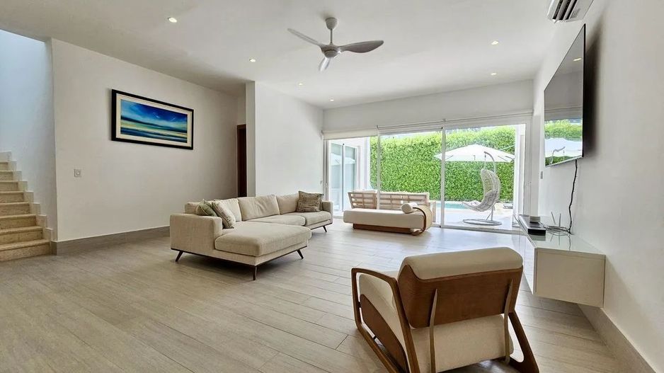 Vilă modernă de lux cu piscină privată - Poză 4