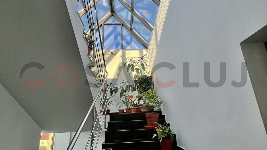 Clădire de birouri de vânzare, 700mp, locație excelentă, Cluj-Napoca ! - Poză 2