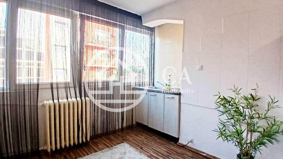 Apartament de vânzare cu 3 camere în zona Rogerius, Oradea - Poză 7