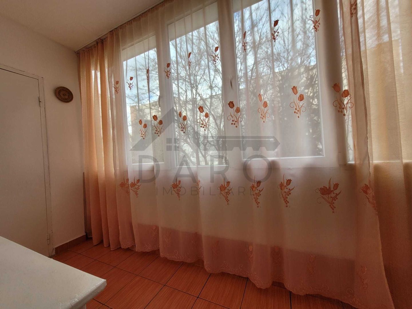 Vand apartament cu 2 camere, etaj 1 pe Bulevardul Pandurilor - Poză 5