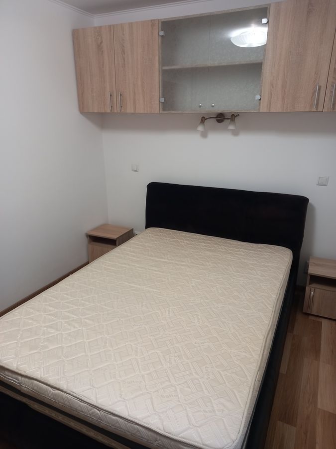 Închiriez apartament 2 camere, Decebal, mobilat, parter - Poză 2