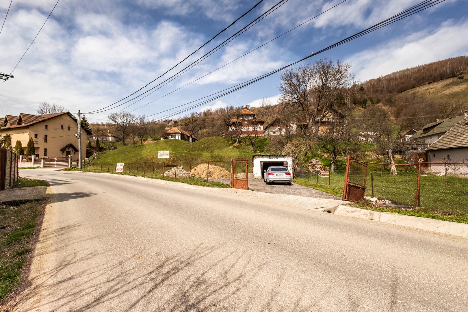Domeniu de 6.500 mp teren+casa parinteasca,in magia Bucegilor,Moieciu, Brasov. - Poză 2