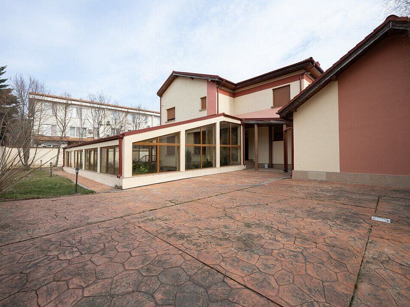 Vila cu 750 mp utili si teren de 1.480 mp in Erou Iancu Nicolae - Poză 8