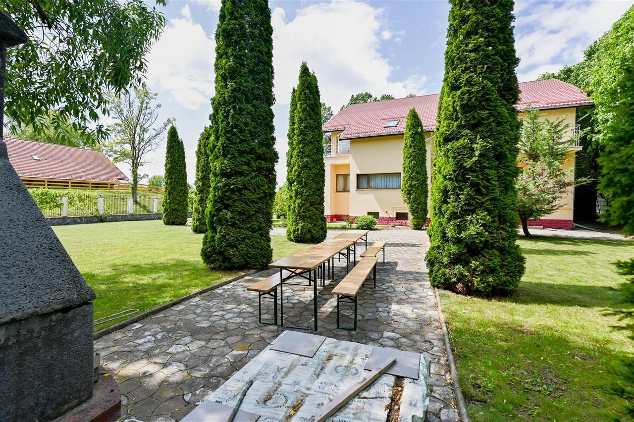Vila cu 1.500 mp teren, gradina amenajata, linistita zonare,  Halchiu, Brasov - Poză 37