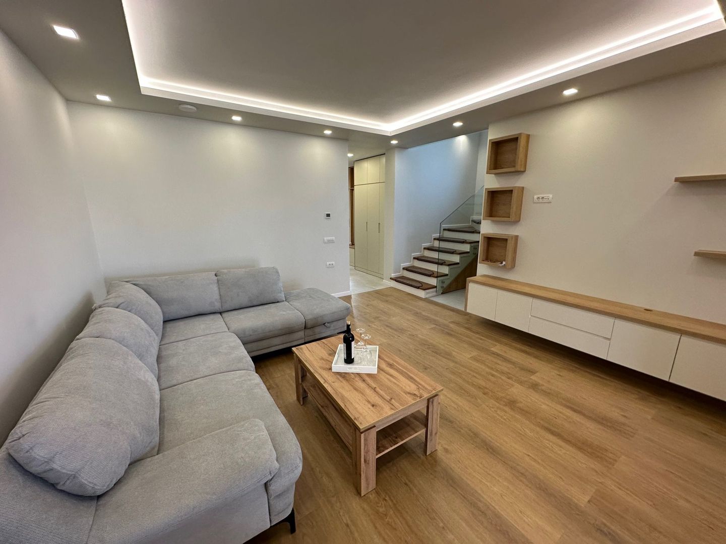 Duplex deosebit cu garaj și subsol - Poză 4