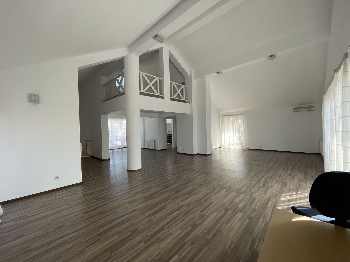 Vilă Individuală Spațioasă în Zona Iancu Nicolae - Poză 17