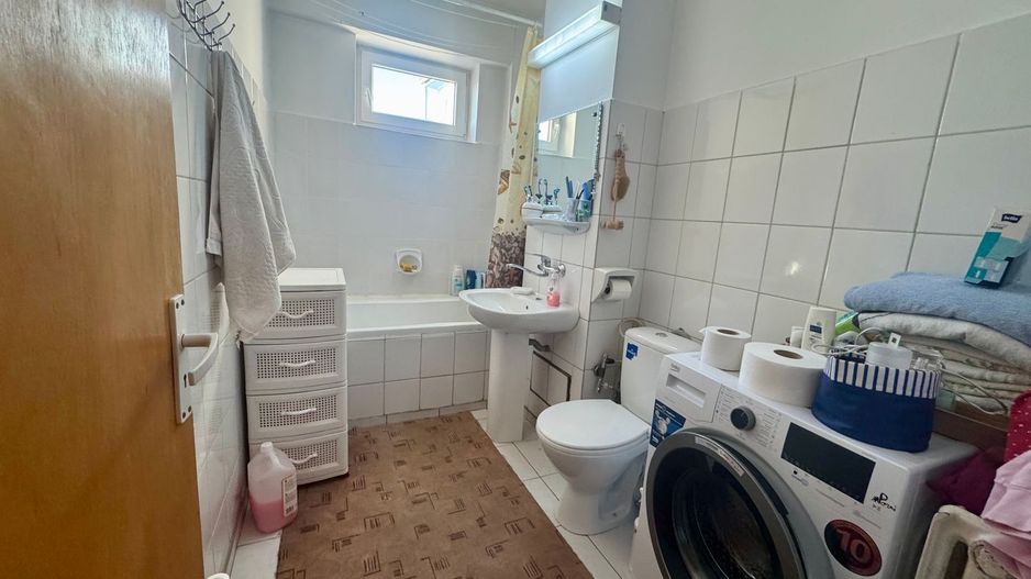 partament spațios, 80 mp, 2 băi, 2 balcoane - Poză 3