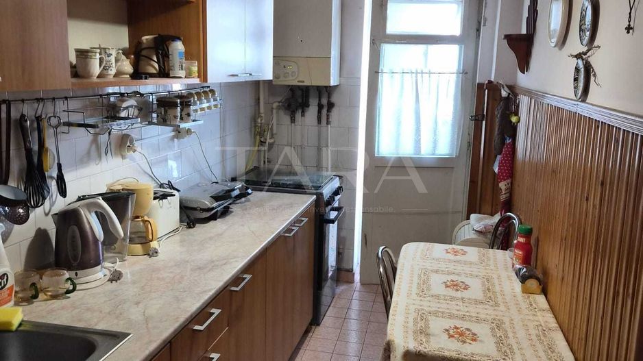 Apartament 3 camere decomandate, zona Minerva, etaj intermediar. - Poză 5