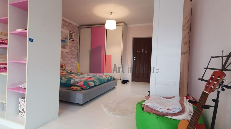 Vila superba Tunari cu piscina - Poză 13