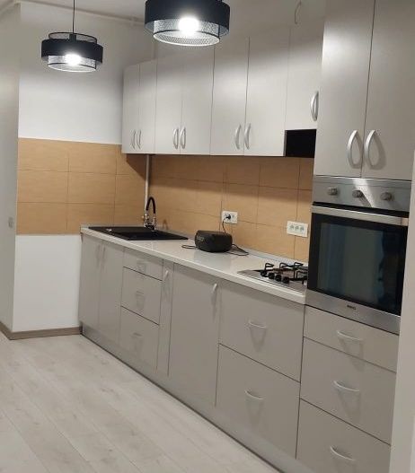 Închiriez apartament  2 camere- Piata Unirii, parțial mobilat - Poză 4