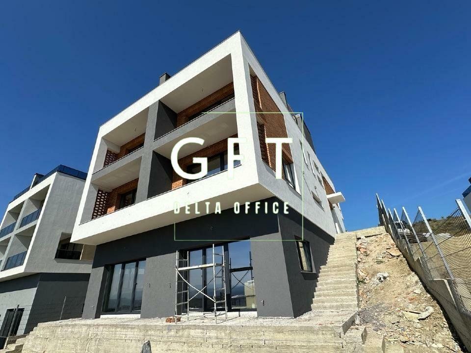 Unitate duplex 193mp utili +65 terase circulabile + 200 mp teren, Voronet - Poză 2