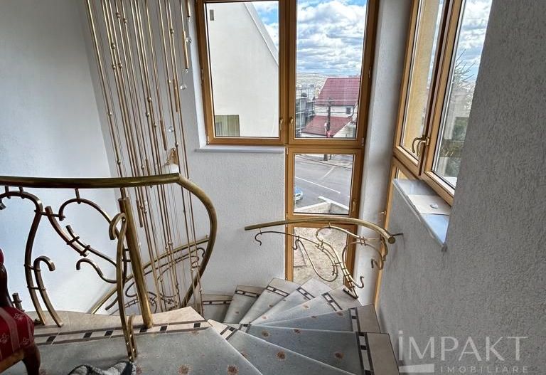 Vila individuala de lux de inchiriat, in cartier Gruia aproape de Cetatuie! - Poză 20