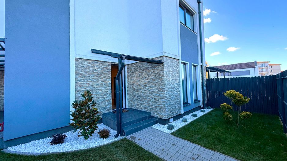 Casa moderna si cocheta. Locatie excelenta. Curte amenajata. Loc de parcare. - Poză 30