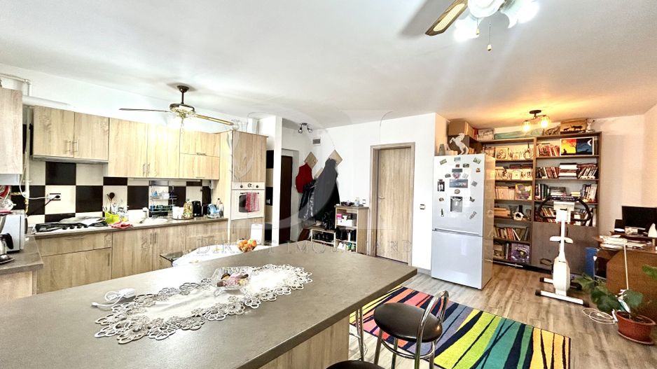 Apartament  3 camere de vanzare / Zona  Florilor / Floresti - Poză 2