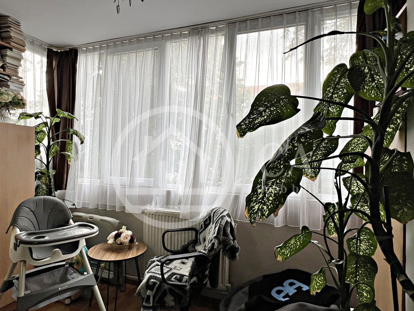 Apartament cu 3 camere de vanzare in zona Rogerius, Oradea - Poză 3