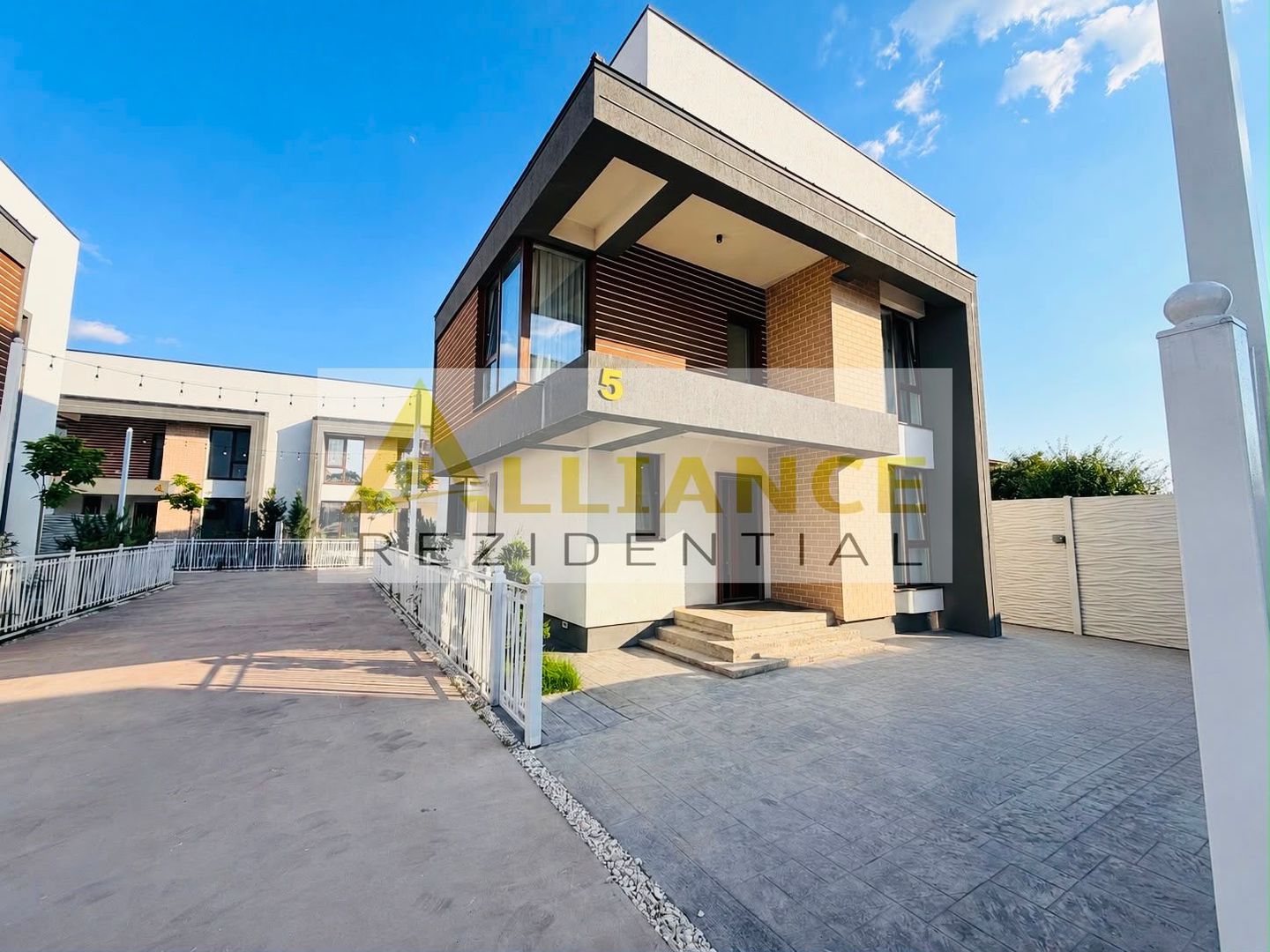 ]Casă de vânzare în comuna Berceni - Poză 1