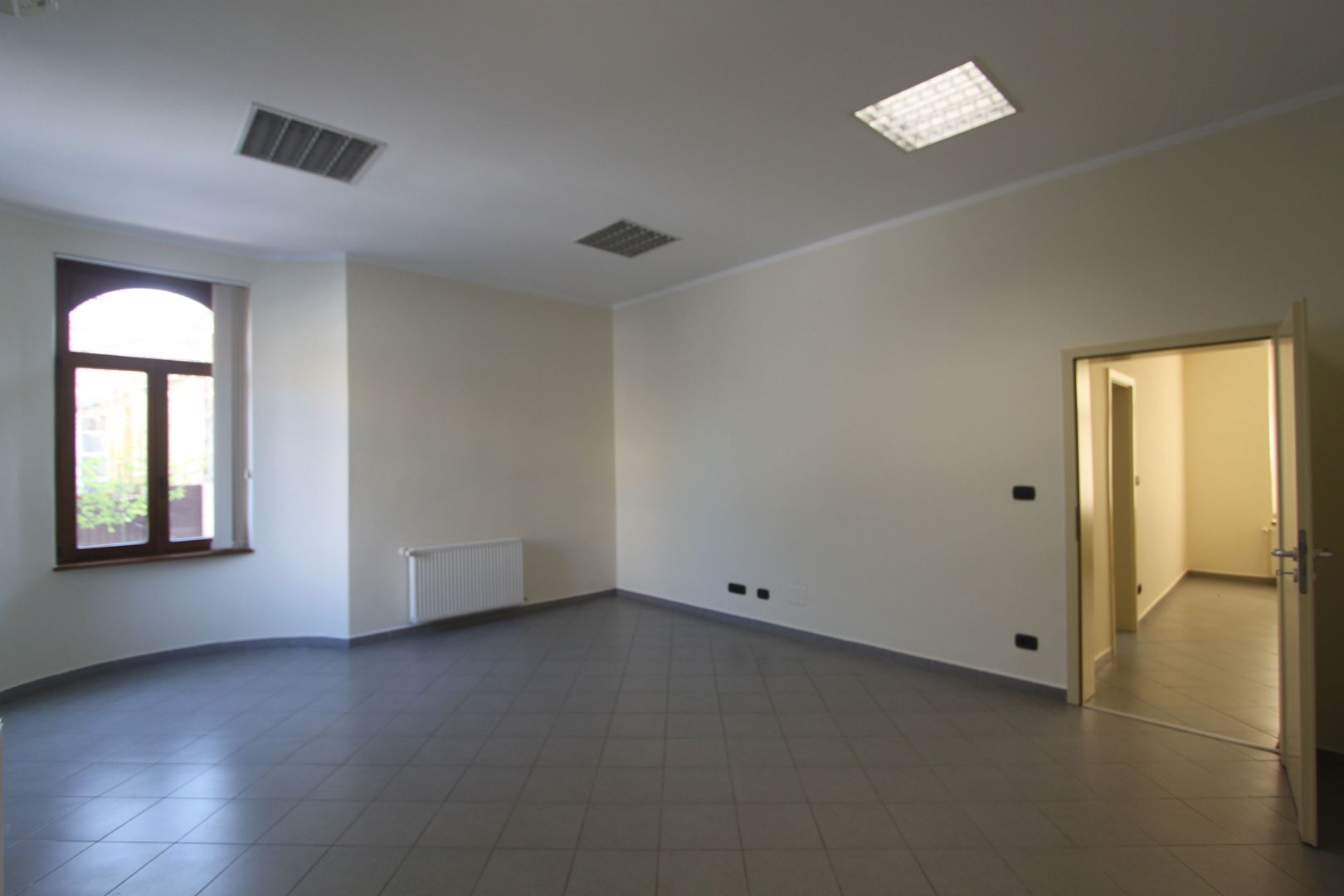 Birouri în vila - zona Balcescu - Poză 7