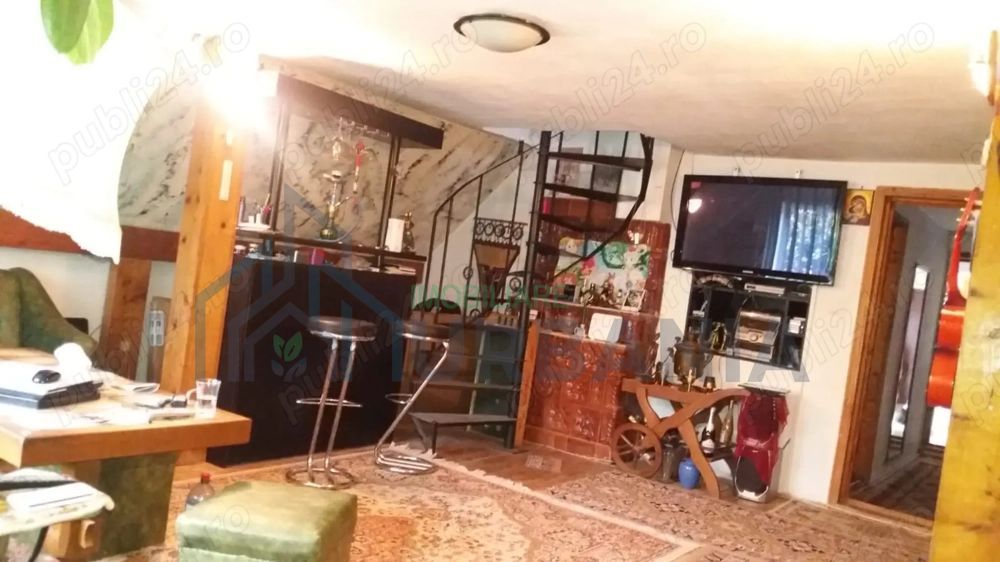 casa si teren de vanzare - Poză 1