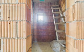 Casă la roșu  pe parter - Moșnița Veche - Poză 16