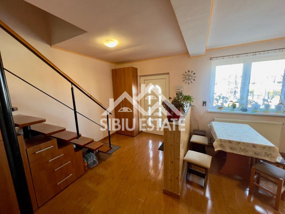 Casa duplex 100 mp utili, la intrare Sura Mare teren 1500 mp teren - Poză 6