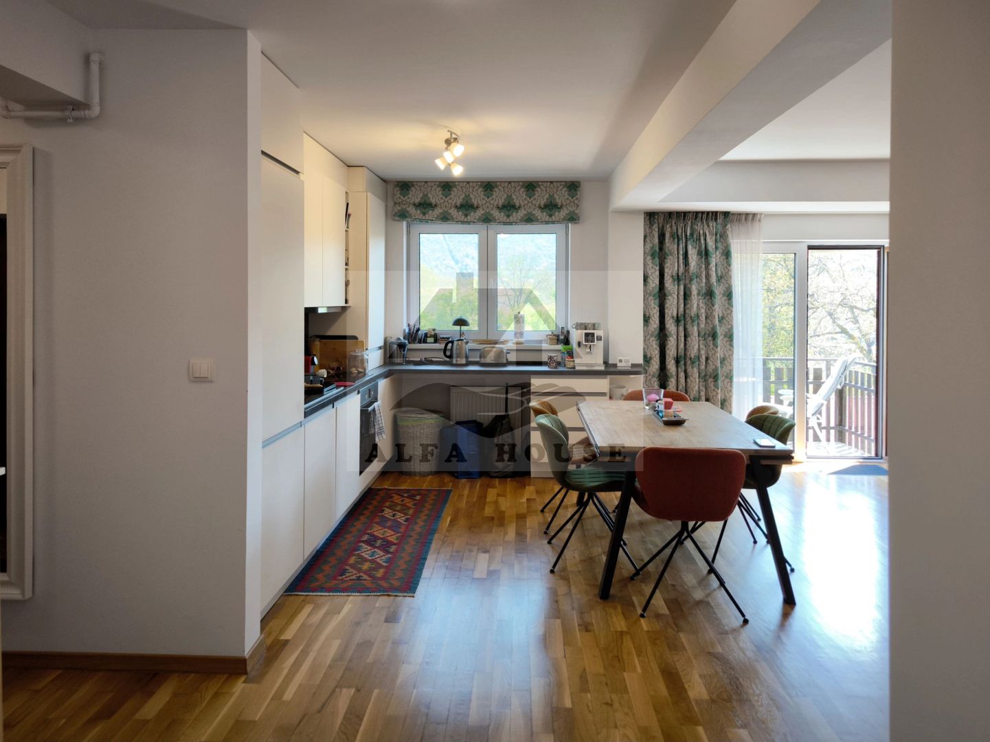 Apartament trei camere, 83 mp, vedere panoramică spre Tâmpa-Bartolomeu - Poză 4
