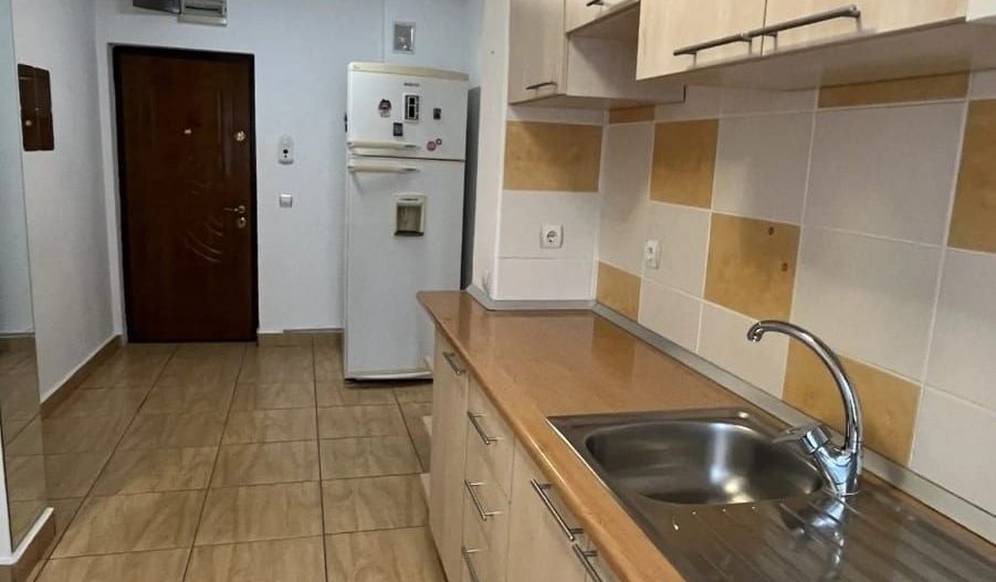 De vanzare apartament 3 camere Centru - Poză 1