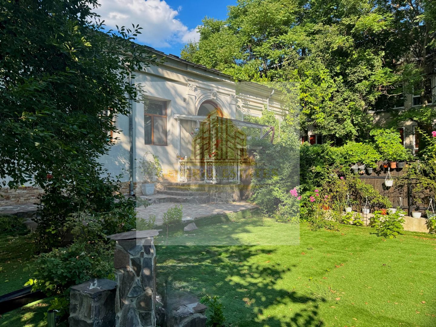 Spre Vânzare Proprietate remarcabilă cu 6 camere în inima Iașului ! - Poză 5