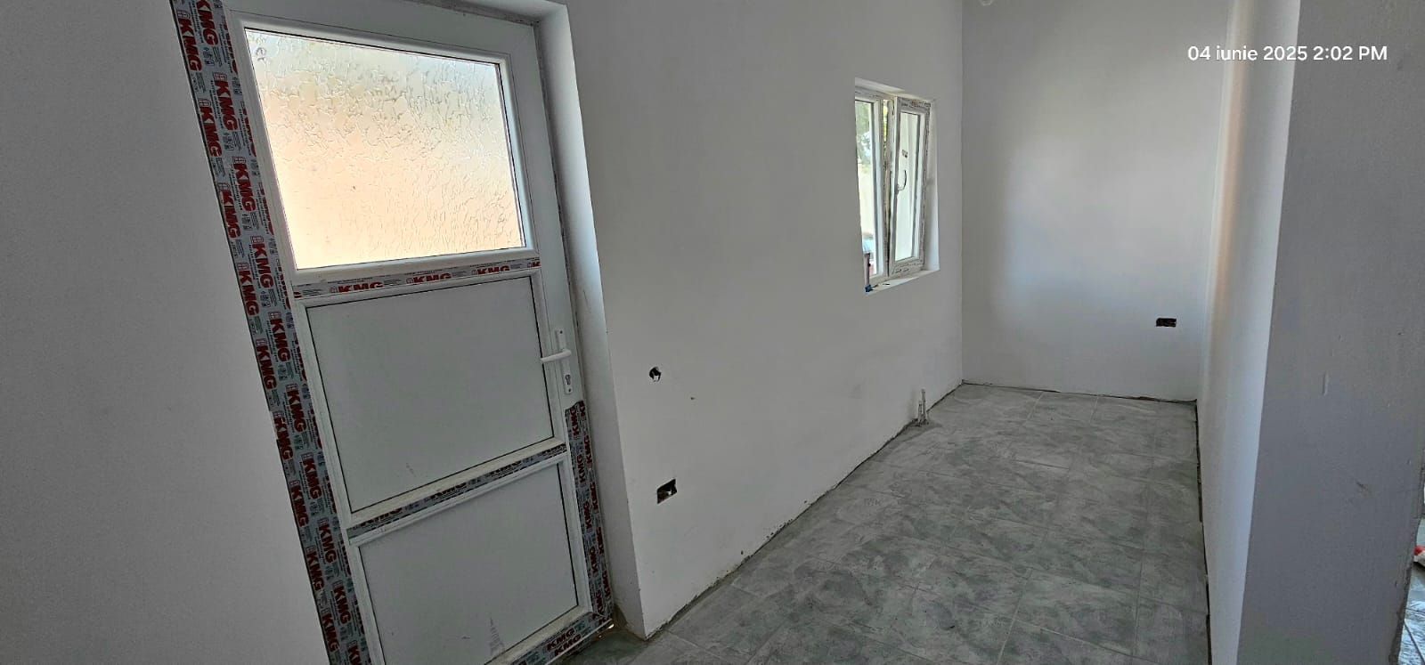 Vând apartament cu o camera, la  casa + baie proprie - zona centrala - Poză 3