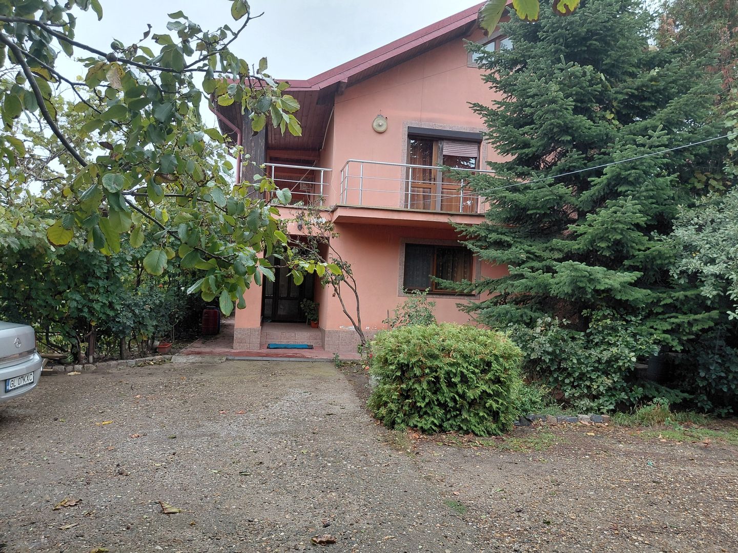 Casă Spațioasă P+1+M, 265 mp Utili, 1000 mp Teren – Toate Utilitățile, Vânători - Poză 1