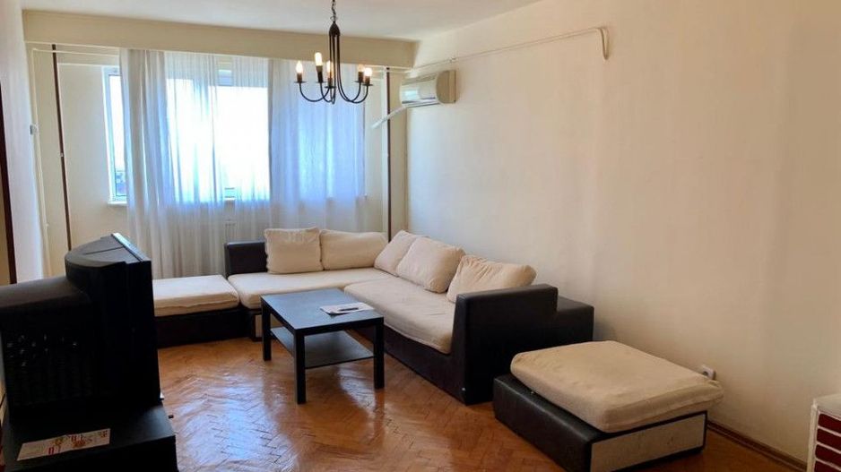 Vanzare Apartament ULTRACENTRAL 3 camere - Poză 2
