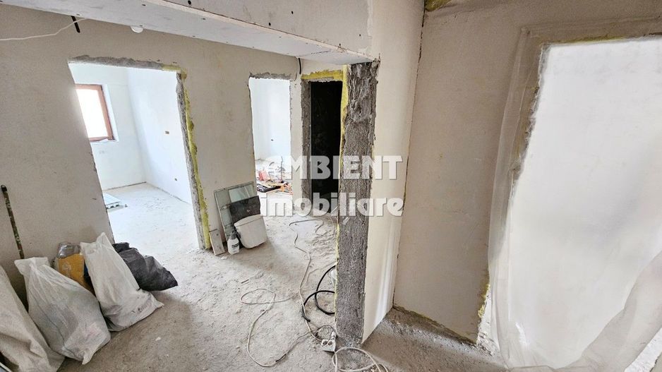 Apartament cu 3 camere, etaj 2, in renovare, zona TRAIAN; - Poză 4