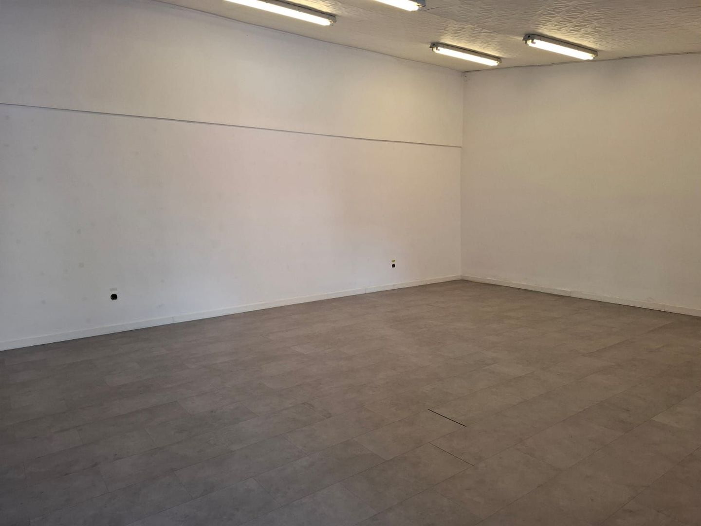 URGENT!, Titulescu, et. 1 in imobil P+1, INTRARE SEPARATA, NEGOCIABIL - Poză 3