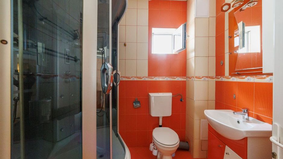 De inchiriat CASA spatioasa si curte proprie Gavana -Alunului - Poză 15