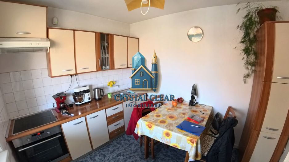 Două case în curte comună, 6 camere + 385 teren - zona semicentrală - Poză 3