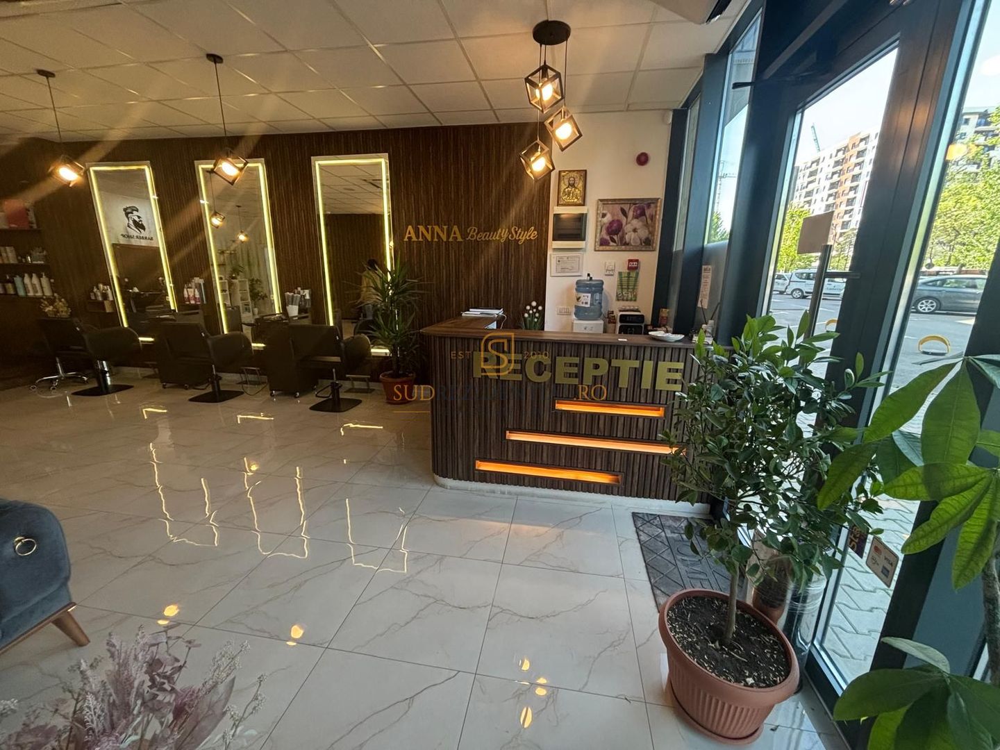 De vanzare afacere la cheie – Salon utilat si mobilat, Bd. Metalurgiei - Poză 1