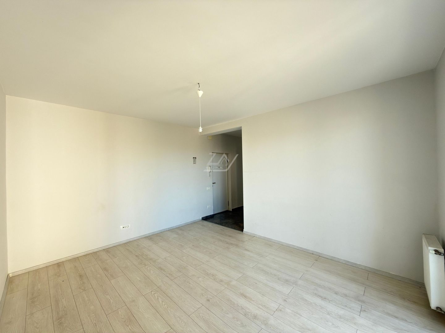 Locatie excelenta! Etaj 1. Decomandat. Loc de parcare. - Poză 2