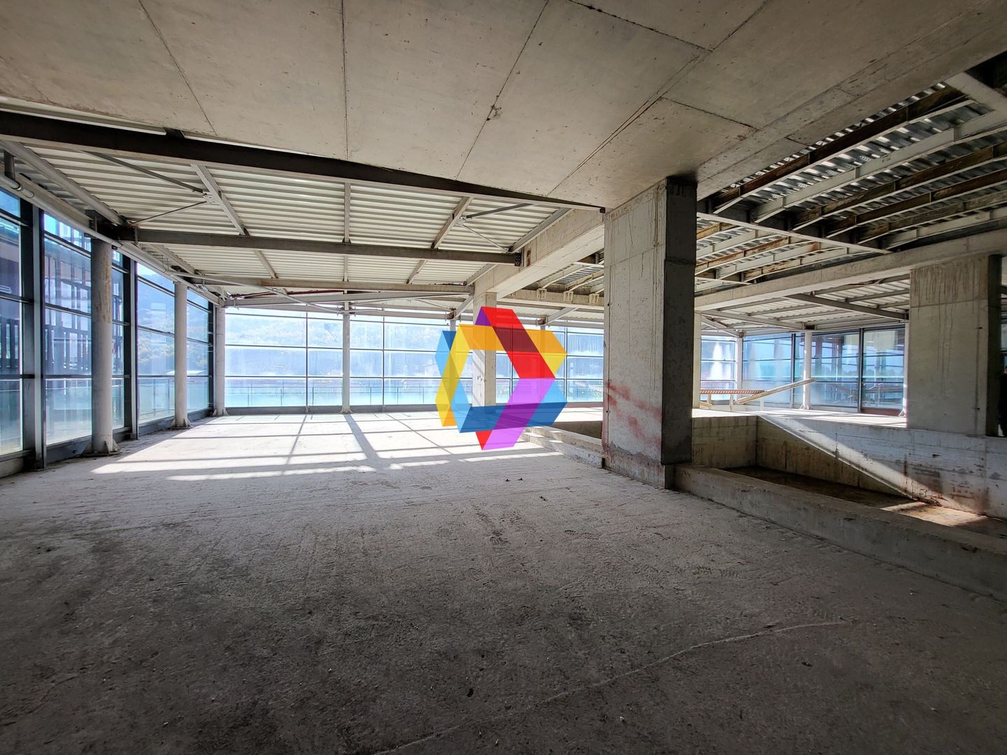 Clădire mixta -3600 mp - Poză 6