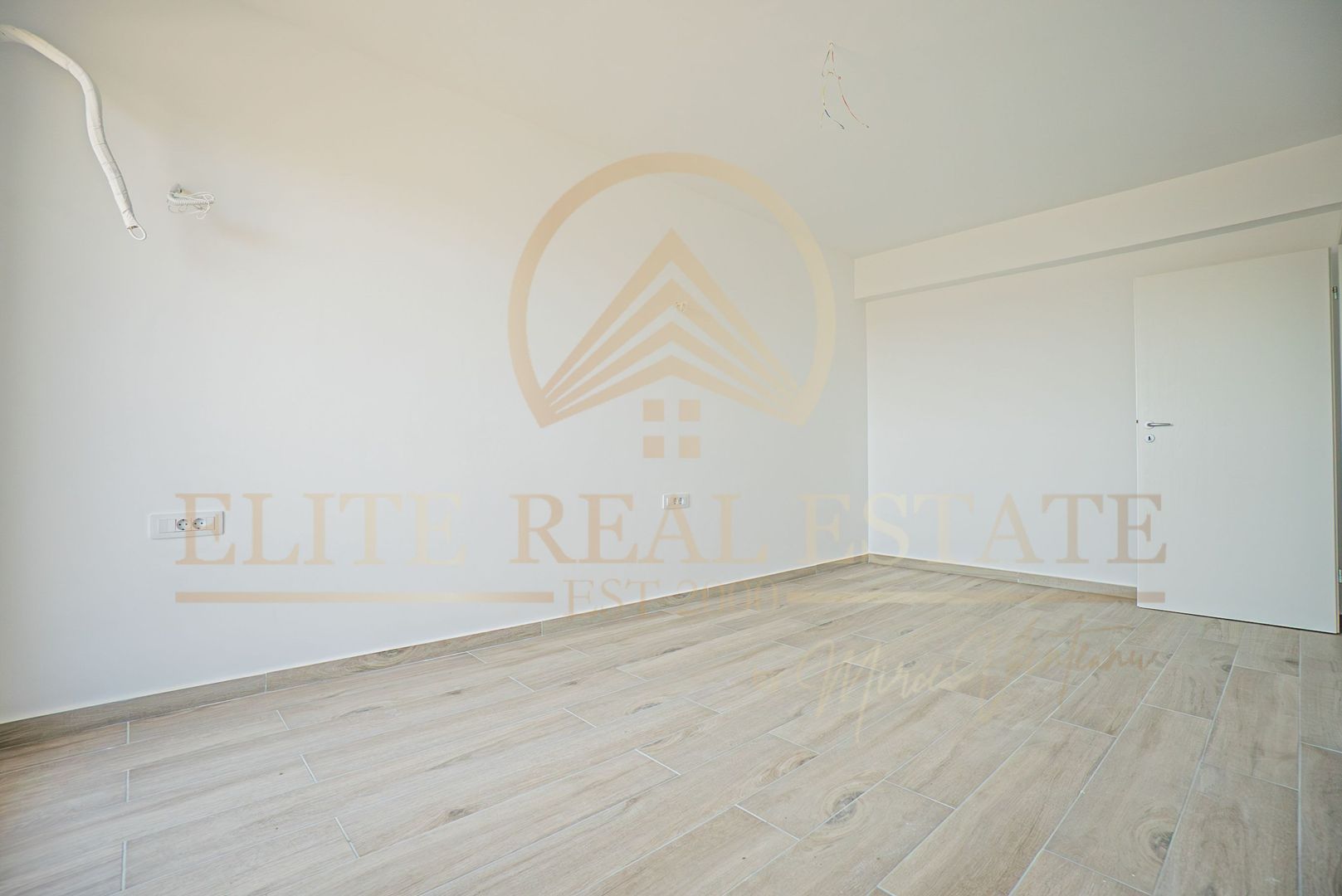 Aartament 3 camere - Bucatarie Separata - Parcare Inclusa - Poză 14