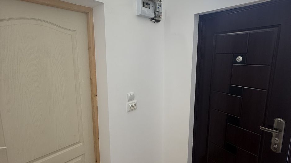 2 corpuri de Casă renovate + teren 125 mp Campina - Poză 24