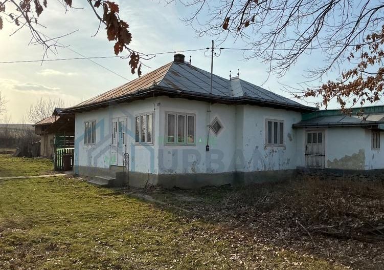 Casa Batraneasca 100 MP + teren intravilan 400 MP, 4500 MP extravilan - Poză 1