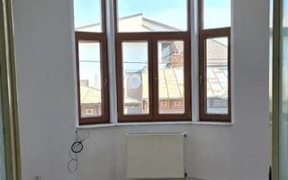 De vanzare Ap. 3 camere,pod, subsol in Vila, Hala Traian, sect. 3 - Poză 2