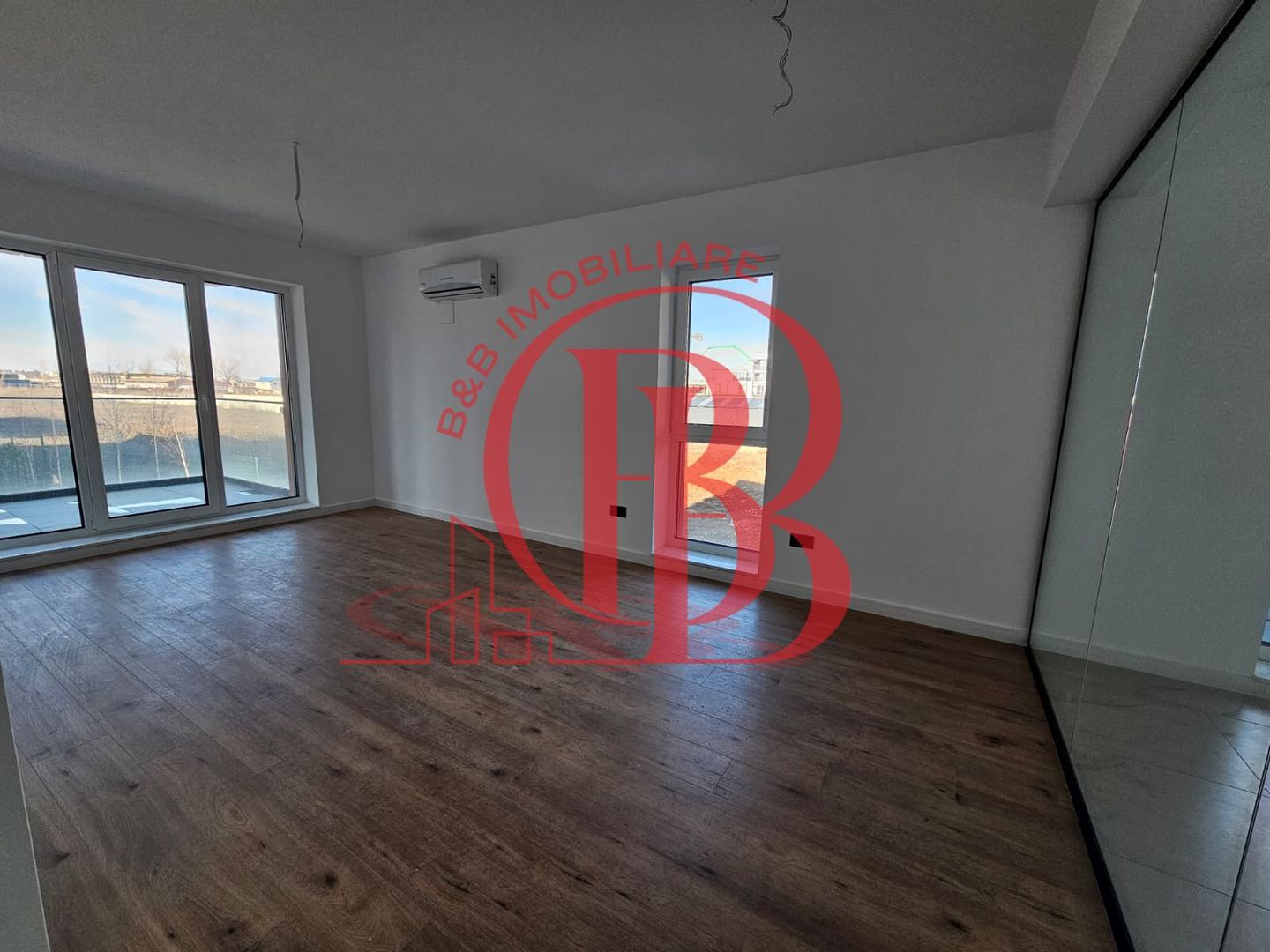 4 camere finalizat Complex Premium-piscina - pista alergare in incinta - Poză 3